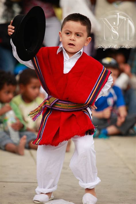 Reportages Ecuador Folk Dresses Photography