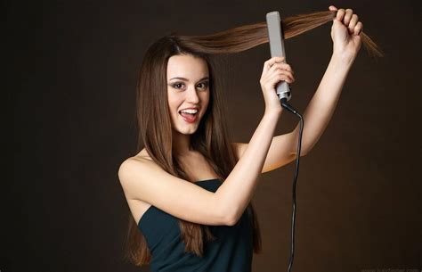 Tips for Straightening Your Hair Using a Flat Iron