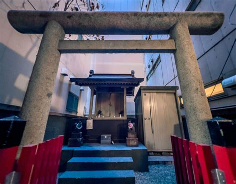 Akihabaras Hidden Shrine Looking Between Tokyos Streets Yatta Tachi
