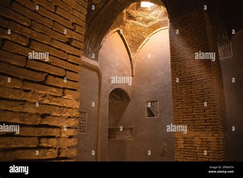 Plafond De La Mosqu E Masjed E Jameh Avec Fen Tre Sur Le Cercle De Toit