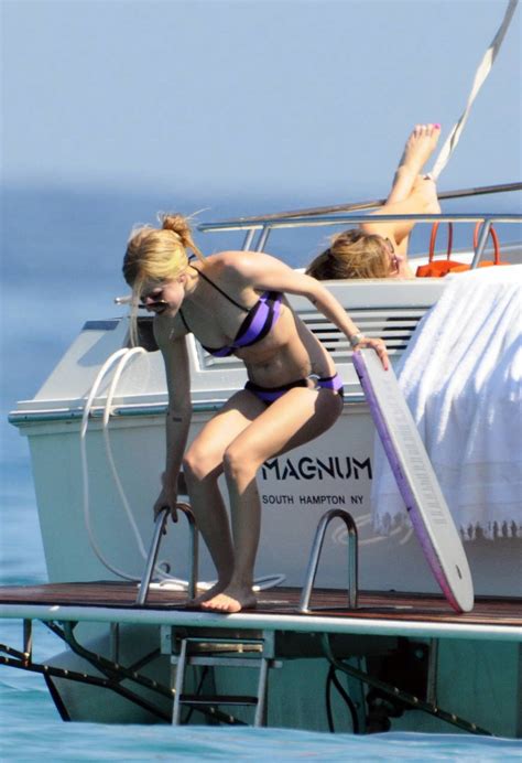 Avril Lavigne Bikini 2011 09 GotCeleb