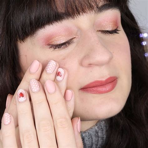 Lavis de CHERRY Blog mode beauté lifestyle Nail art nude pour la Saint Valentin ou un mariage