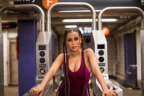 Cantante Anitta Enciende Las Redes Con Su Inusual Forma De Broncear Su