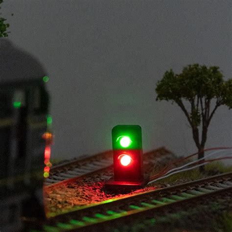 5 Pcs Lamp Posts OO HO Gauge 20mm LEDs Made Green Red Dwarf Signals 2