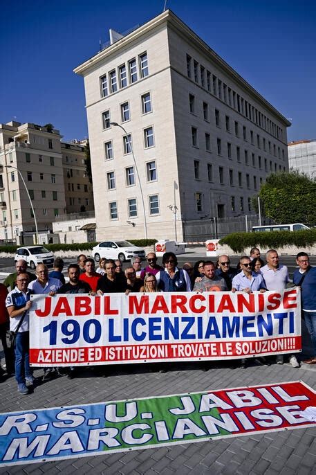 LAVORO Jabil Ancora Un No Ai Sindacati Sui Licenziamenti L Altra