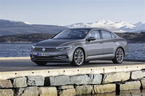 El Volkswagen Passat 2019 estrena conducción semiautónoma para el Salón