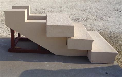 Crémaillère préfabriquée en béton armé pour escalier marches pleines