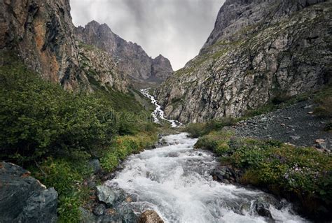 Fiume Nelle Montagne Immagine Stock Immagine Di Gola 153742681