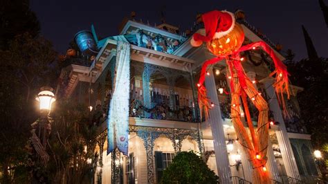 Disneys Happiest Haunts Tour Disneyland Resort