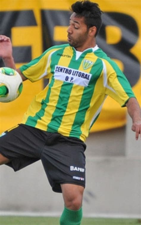 CD Tondela 2012-13 Home Kit