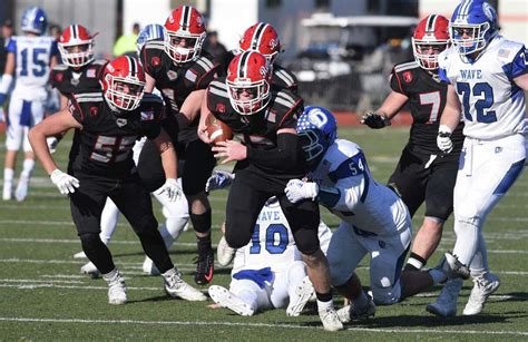 Turkey Bowl By The Numbers The New Canaan Darien Football Rivalry