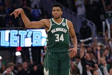 Giannis Antetokounmpo Salary Only 5 Nba Players Make More Money Than