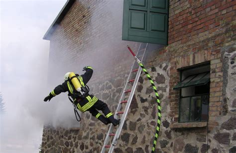 Medizinische Versorgung Nach Einem Feuerwehr Unfall Leistungen Auf