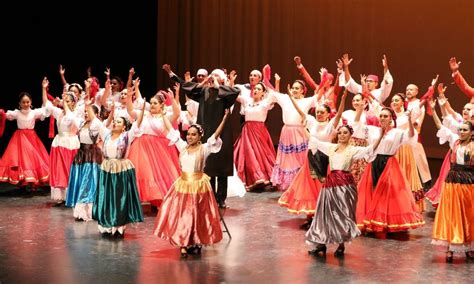 Ballet Folklórico Tlen Touaxca se presenta en el Teatro Manuel Doblado