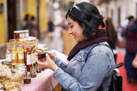 Farmers Market Shopping At Farmers Market To Shop Del Colaborador De Stocksy Per Images