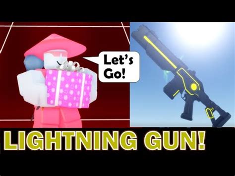 Opening Lightning Gun Gift In Flag Wars Roblox Flag Wars Winter