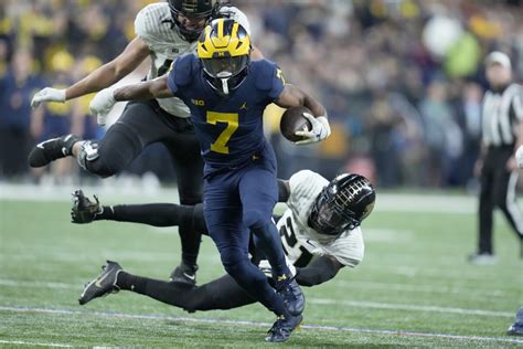 No 2 Michigan Beats Purdue 43 22 For Big Ten Crown