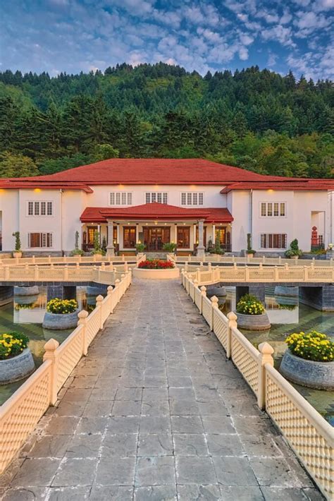 Best Hotels In Kashmir For Both Luxury And Budget Vacationers