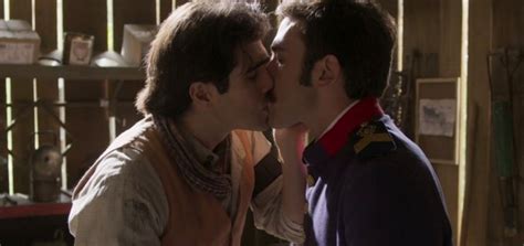 Pela primeira vez Globo exibe beijo gay em novela das seis e público comemora Notícias da TV