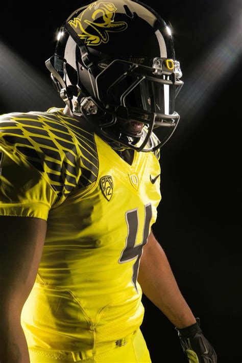 Oregon ducks coach mario cristobal takes sports illustrated cover head ...
