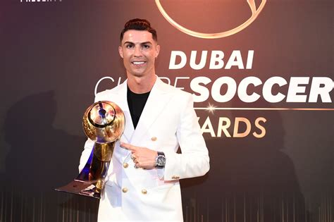 Cristiano Ronaldo A Dubai Conferenza E Corsa Ai Globe Soccer Awards