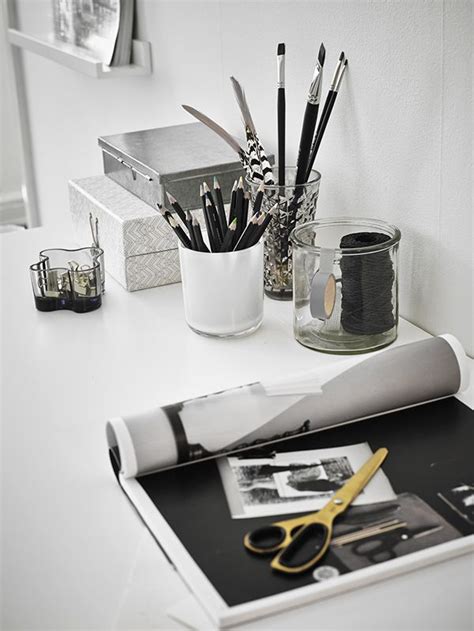 Minimalist office desk decor - lomitheory