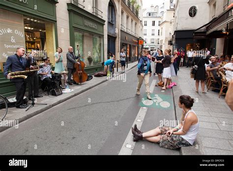 Street Music In Paris Stock Photo Alamy