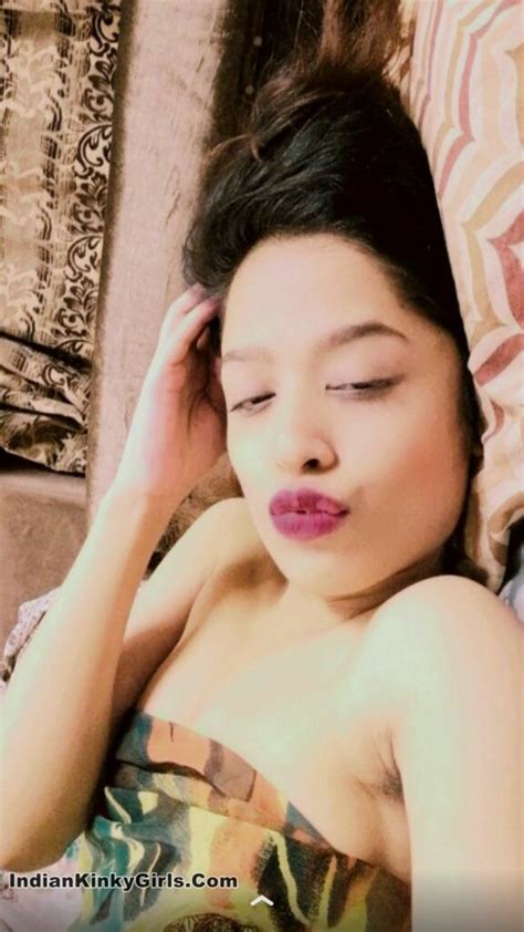 Slim And Sexy Indian Muslim Girl Nude Pics