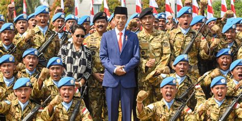 Lepas Pasukan Garuda Penjaga Perdamaian Jokowi Jaga Nama Baik Bangsa