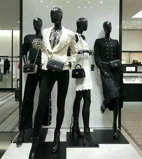 Black & White | Tiendas de ropa, Accesorios de vestuario, Moda de ropa