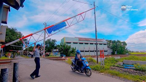 Level Crossing Kompilasi Palang Pintu Kereta Api Manual Di Tegal