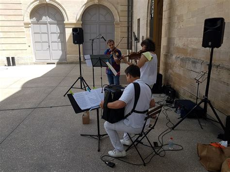 Dijon Place En Musique Du Vent Dans Les Cordes Au Square Des