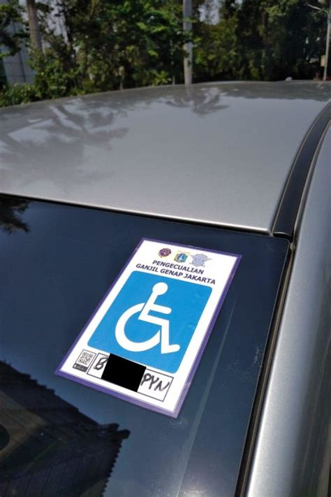 Stiker Khusus Untuk Penyandang Disabilitas Lalui Area Ganjil Genap