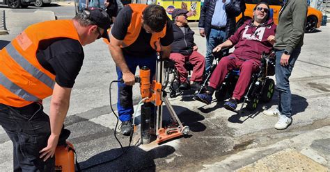 Τέλος η παράνομη στάθμευση σε ράμπες ΑμεΑ Δείτε ποιος δήμος