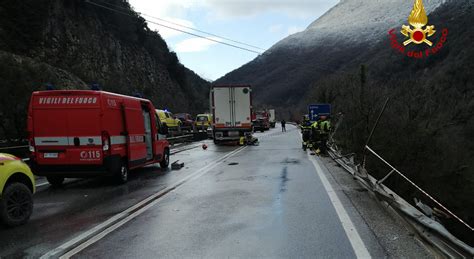 Incidente Con Il Camion Frigo Morto A 22 Anni Nel Volo Dal Viadotto