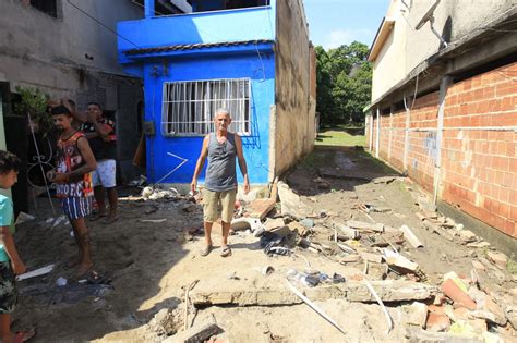 Rompimento De Adutora Deixa Casas E Lojas Inundadas Na Zona Oeste Rio De Janeiro O Dia