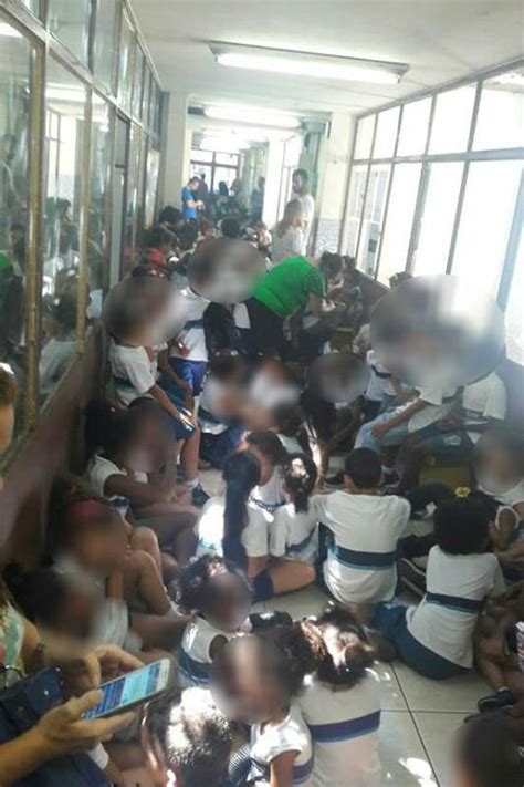 Criminosos Invadem Escola E Alunos Se Abrigam Em Corredor Para Fugir De