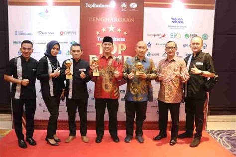 Teddy Terima Penghargaan Top Pembina Bumd Award 2022
