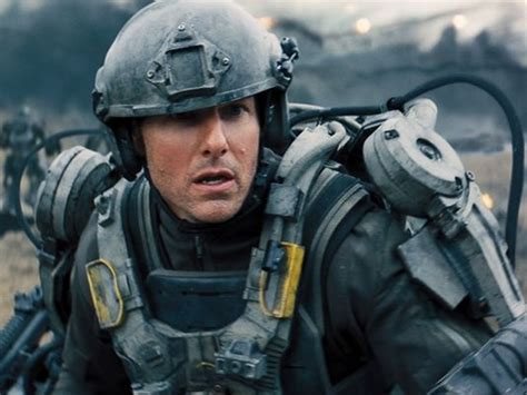 Edge Of Tomorrow Trailer Gives Tom Cruise One Bad Day Over And Over Again Giant Freakin Robot