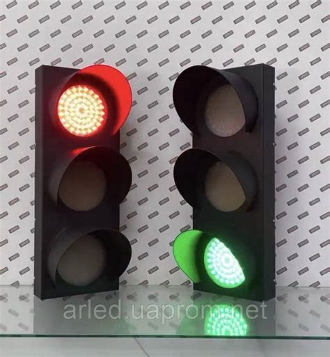 Купити LED светофор 200мм NewPharos-18W- 3 секції- 24В/220В, ціна 5965 ...