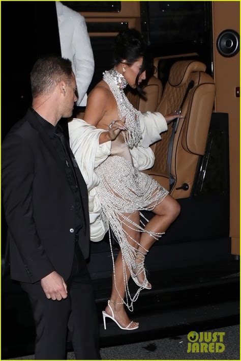 Kim Kardashian Had A Met Gala Wardrobe Malfunction Pearl Dress Broke