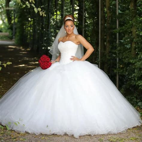 Luxurious Ball Gown Wedding Dresses Sweetheart Sequins Beaded Tulle