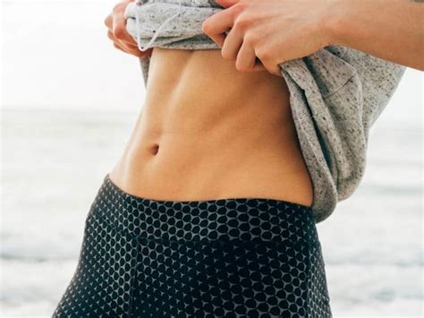 Das sind 10 besten Übungen für einen flachen Bauch