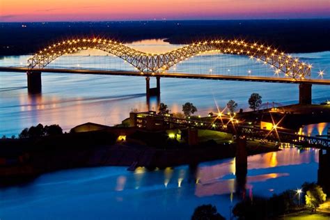 Ubicado En La Ciudad De Memphis El Puente Hernando De Soto Es Un