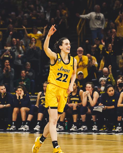 Caitlin Clark Without Question Deserves To Be National Player Of The Year Hawk Fanatic