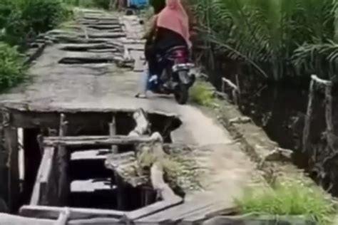 Foto Cerita Di Balik Jalan Sakaratul Maut Di Inhil Riau Polisi