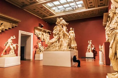 Pushkin Museum in Moscow. Book guided tours of Moscow museums.