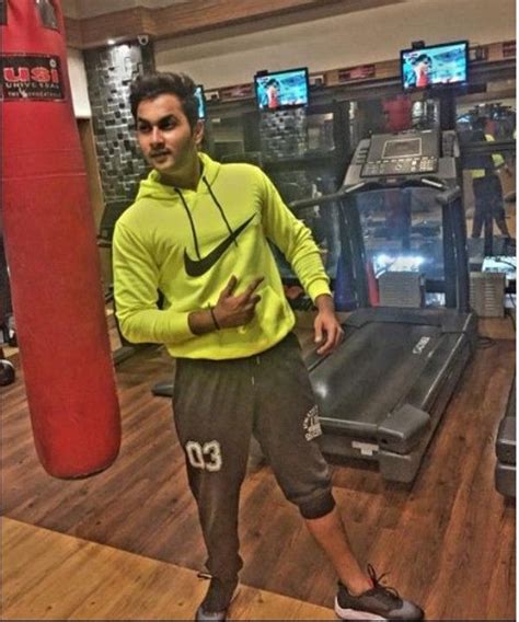 Azhar Shaikh Wiki, Height, Age, Girlfriend, Family, Biography & More ...