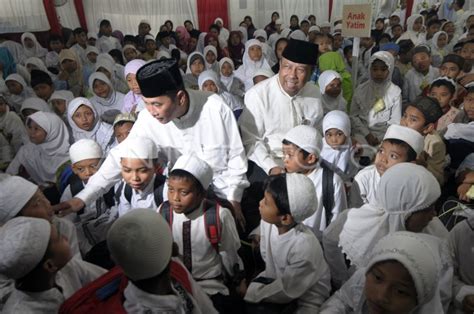 Santunan Kepada Anak Yatim Antara Foto