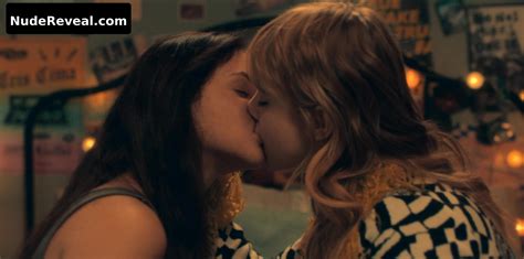 NICOLE WALLACE Nude - Videos & Photos